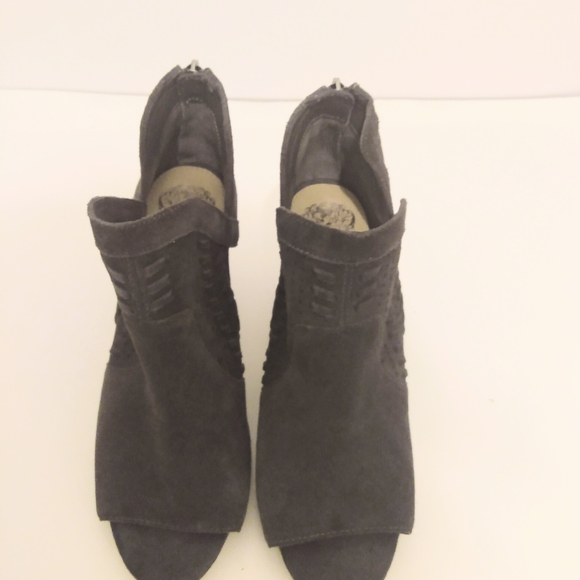 Vince Camuto Gray Suede Leather Zip 3 1/4" Heel Ankle Peep Toe Booties sz 8.5 M - Picture 4 of 9